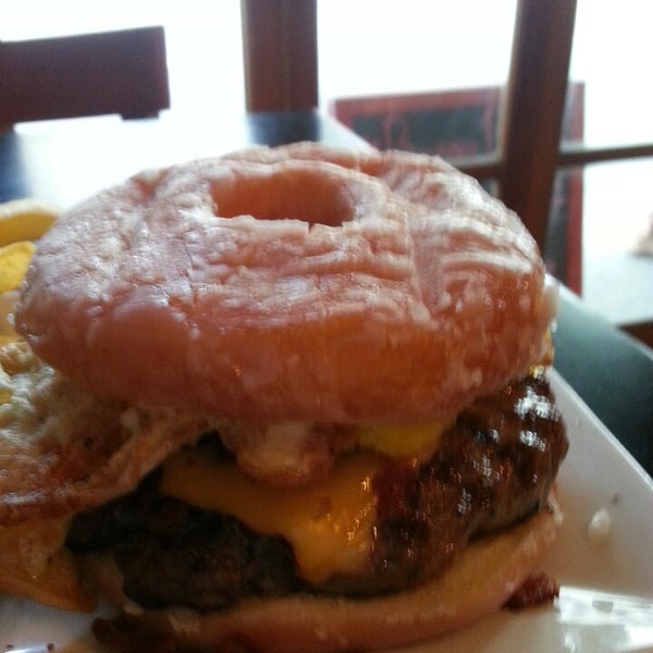 7/29/2013 tarihinde Emerson G.ziyaretçi tarafından The Burger Bistro'de çekilen fotoğraf