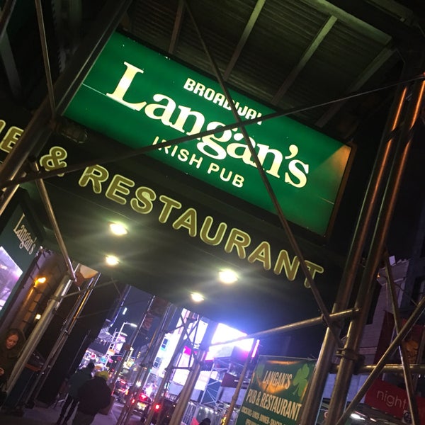 Foto diambil di Langan&#39;s Pub &amp; Restaurant oleh Jarad W. pada 1/18/2018