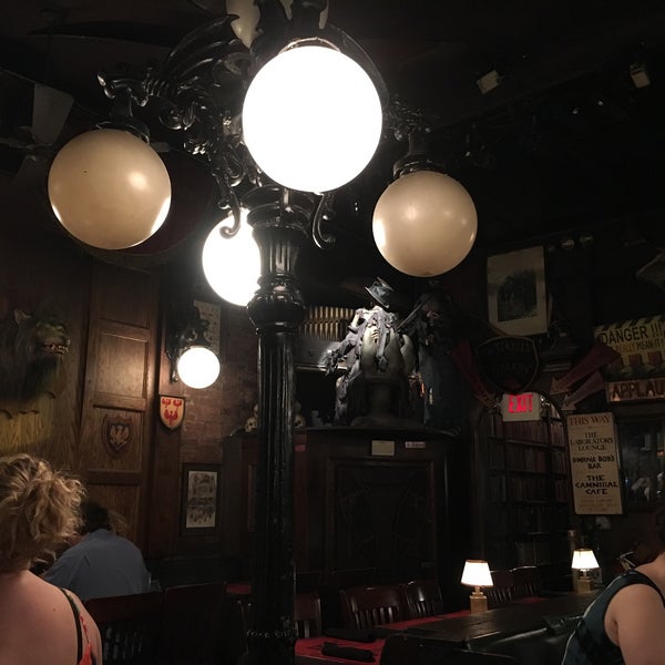 Foto scattata a Jekyll and Hyde Pub da Juan T. il 6/22/2017
