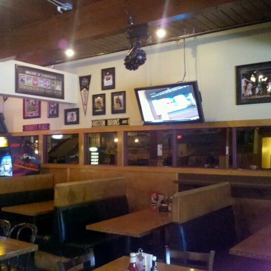 10/13/2012 tarihinde Luke B.ziyaretçi tarafından JJ&#39;s Sports Bar and Grill'de çekilen fotoğraf