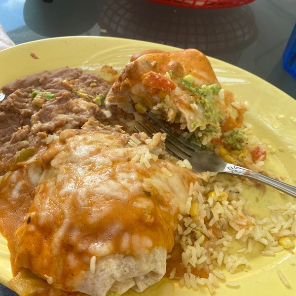 Sol y Luna Mexican Restaurant in Tarzana