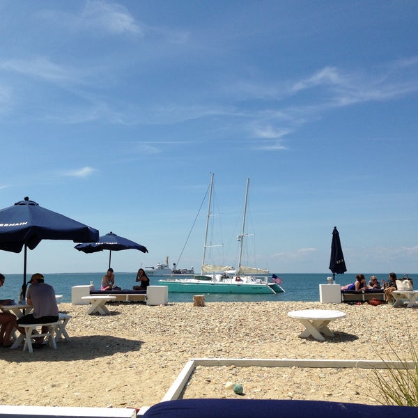 6/9/2013 tarihinde Chris S.ziyaretçi tarafından Navy Beach Restaurant'de çekilen fotoğraf