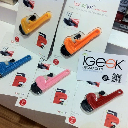 Photo taken at IGeekstore by hen m. on 3/30/2012
