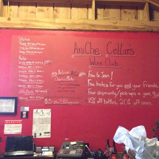 รูปภาพถ่ายที่ Aniche Cellars โดย Gabrielle U. เมื่อ 11/22/2012
