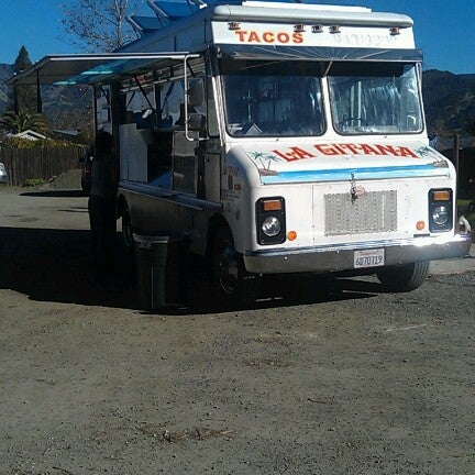 Foto tomada en La Gitana Taco Truck  por Nita V. el 1/4/2013