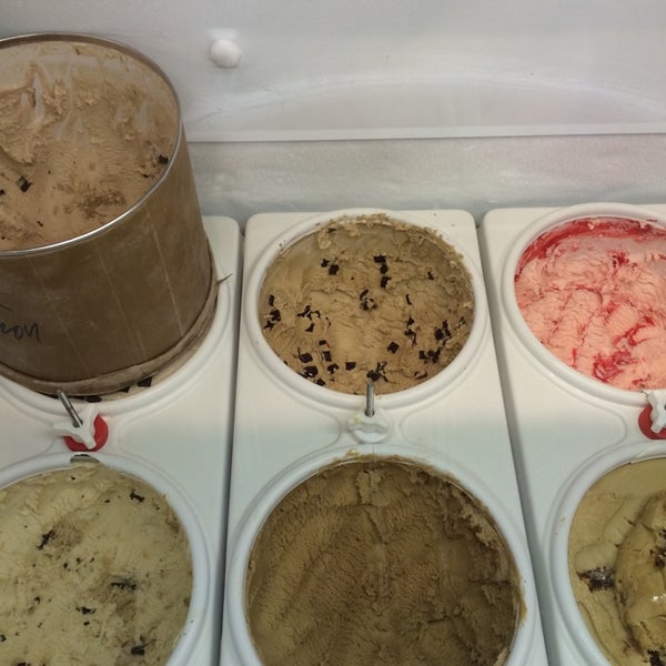 6/19/2014 tarihinde Andy R.ziyaretçi tarafından Larry&#39;s Homemade Ice Cream'de çekilen fotoğraf