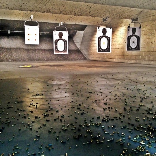 11/4/2012にVa$iLinaがA&amp;S Indoor Pistol Rangeで撮った写真