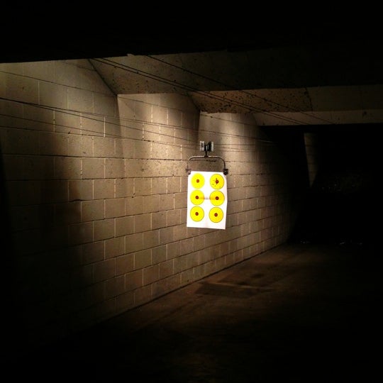 10/25/2012にVa$iLinaがA&amp;S Indoor Pistol Rangeで撮った写真