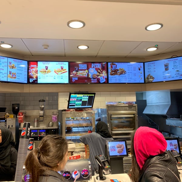 Foto diambil di KFC oleh Aziz .. pada 3/22/2019