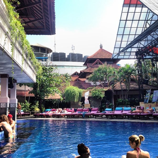 รูปภาพถ่ายที่ Bounty Hotel Bali โดย James เมื่อ 7/21/2013
