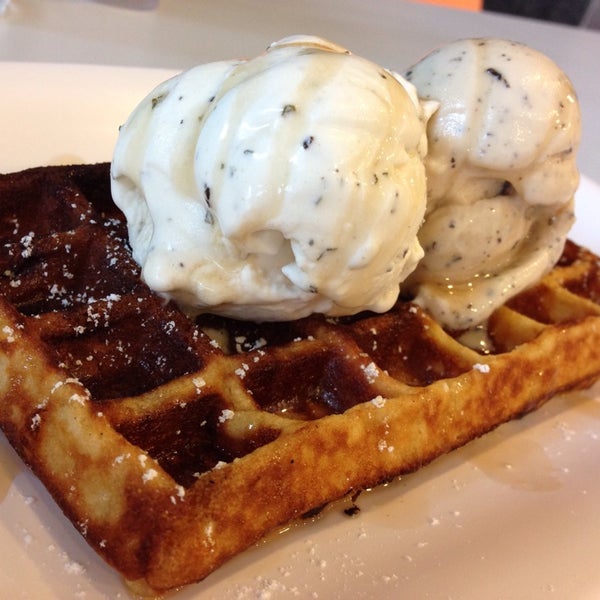 Photo taken at Wafflelicious by Hoe K. on 3/9/2014