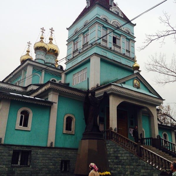 Храм Святой Троицы в Сходне