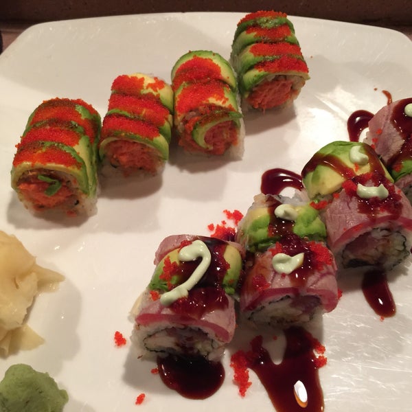 รูปภาพถ่ายที่ Miyako Sushi โดย Warren C. เมื่อ 8/1/2015