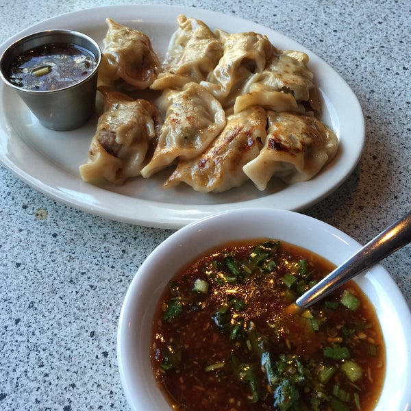 Снимок сделан в Blue Koi Noodles &amp; Dumplings пользователем Warren C. 12/27/2014