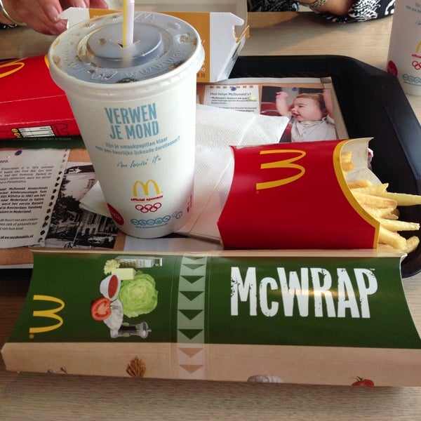 รูปภาพถ่ายที่ McDonald&#39;s โดย Marissa V. เมื่อ 6/14/2013