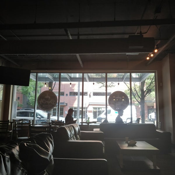 9/21/2017 tarihinde howard w.ziyaretçi tarafından Drip City Coffee'de çekilen fotoğraf