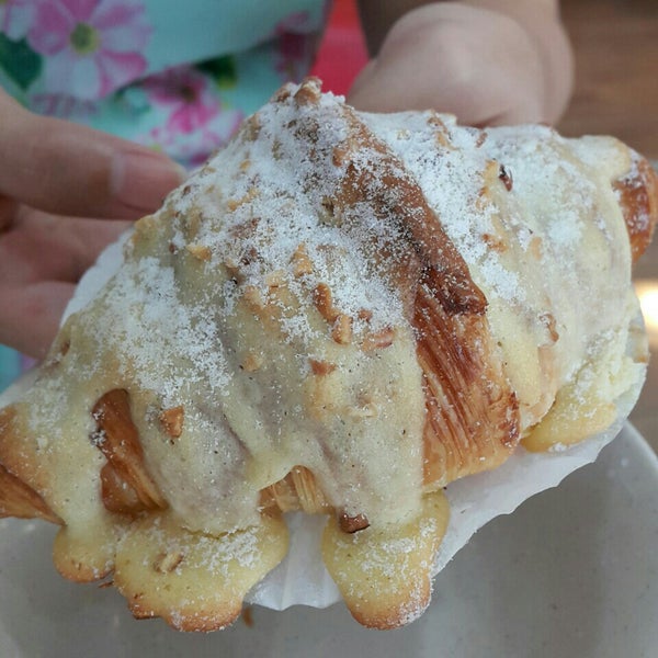 1/7/2016에 Sam O.님이 Love A Loaf Bakery &amp; Café에서 찍은 사진