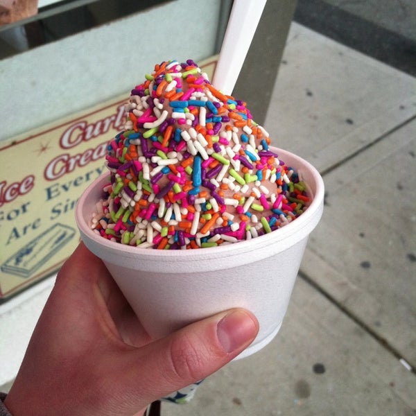Снимок сделан в Curly&#39;s Ice Cream &amp; Frozen Yogurt пользователем Melissa C. 4/10/2013