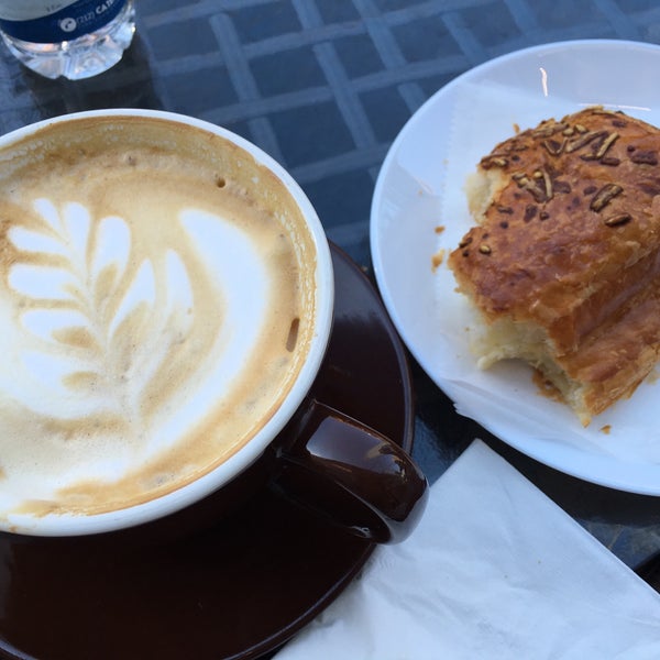 Great latte! The ricotta pastry I had was great too. Perfectly baked and full of flavor. Very nice staff too!