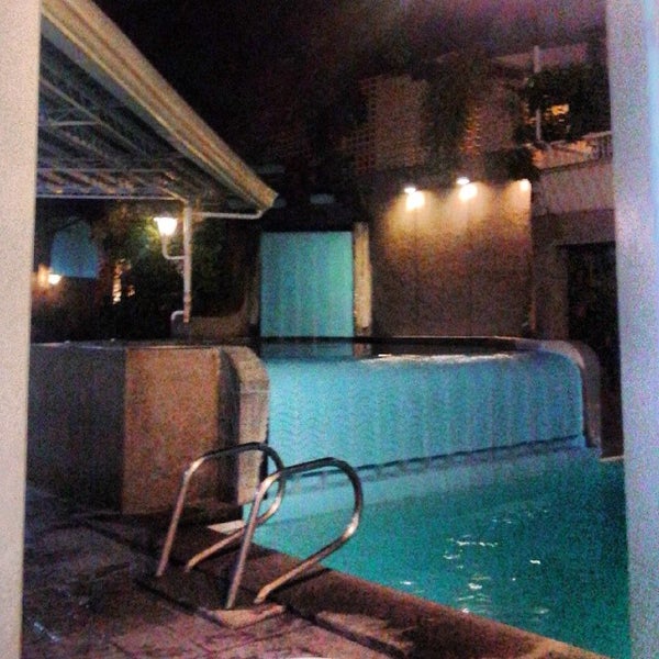 Legaspi Private Pool - 1 F Balagtas St, Chrysanthemum Village