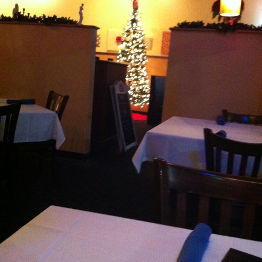 Foto scattata a Opa Grill • Greek &amp; American Restaurant da Diane F. il 11/25/2012