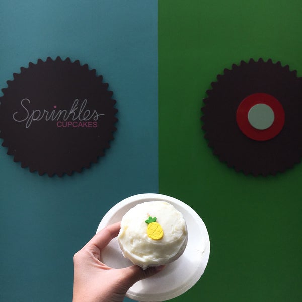 Photo taken at Sprinkles The Grove by Peiyi F. on 5/31/2018