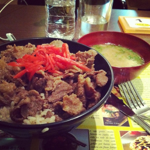 Photo taken at Karê ya Restaurante Japonês by Yara T. on 8/16/2013