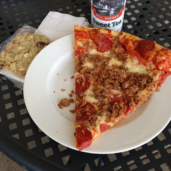 Photo taken at GioVanna&#39;s Pizza &amp; Pasta by Matt B. on 5/7/2013
