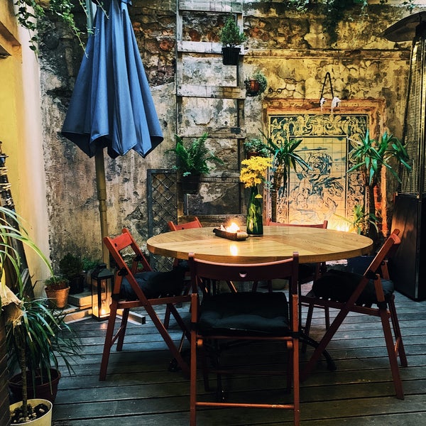 Самые зелёные кафе Санкт-Петербурга Outdoor decor, Patio, Home decor