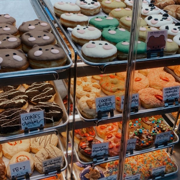 Foto scattata a California Donuts da sayumi il 9/17/2023