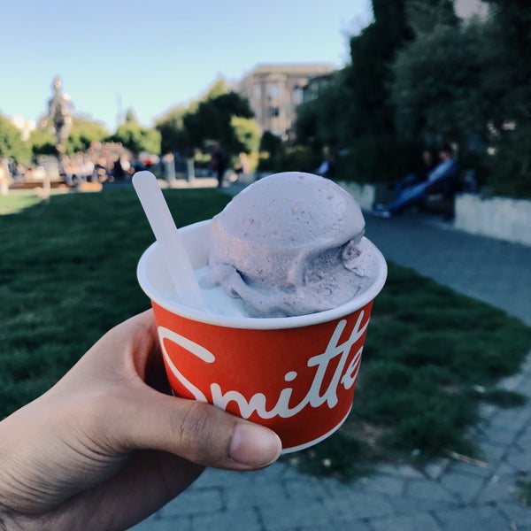 Das Foto wurde bei Smitten Ice Cream von sayumi am 8/10/2019 aufgenommen