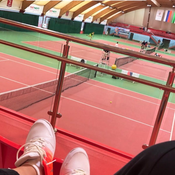 Tennis city. 8 марта д. 8 марта д. Tennis city альметьевск. Теннисный корт голубой.