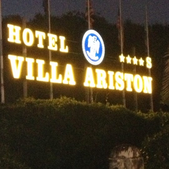 Foto tirada no(a) Park Hotel Villa Ariston por Barbara G. em 10/13/2012