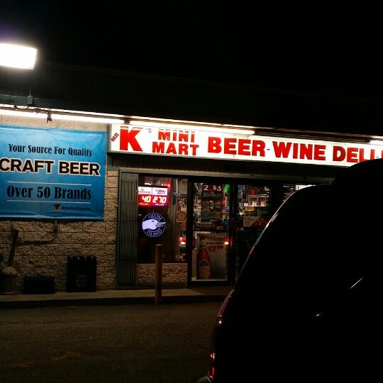 3/6/2014にChad G.がMr K&#39;s Liquorで撮った写真