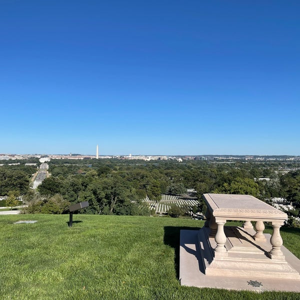 Foto diambil di Arlington National Cemetery oleh Rolling Stone pada 9/23/2022