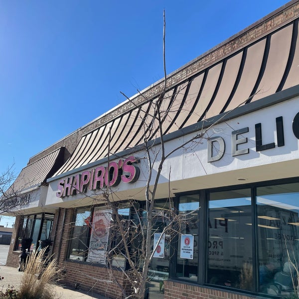 Foto tirada no(a) Shapiro&#39;s Delicatessen por Rolling Stone em 11/19/2022