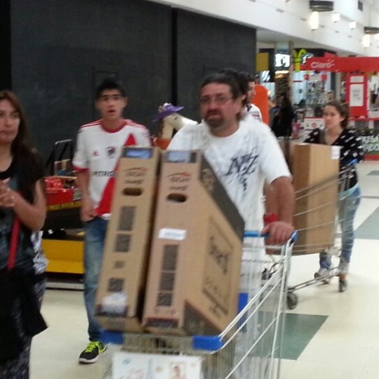 Photo taken at Parque Avellaneda Shopping by INSTITUTO T. on 11/9/2013