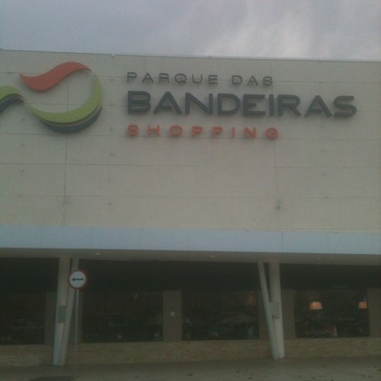 Das Foto wurde bei Shopping Parque das Bandeiras von Rodrigo P. am 12/23/2012 aufgenommen