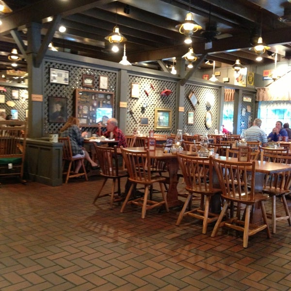 Cracker Barrel Old Country Store Melbourne'de Amerikan Restoranı