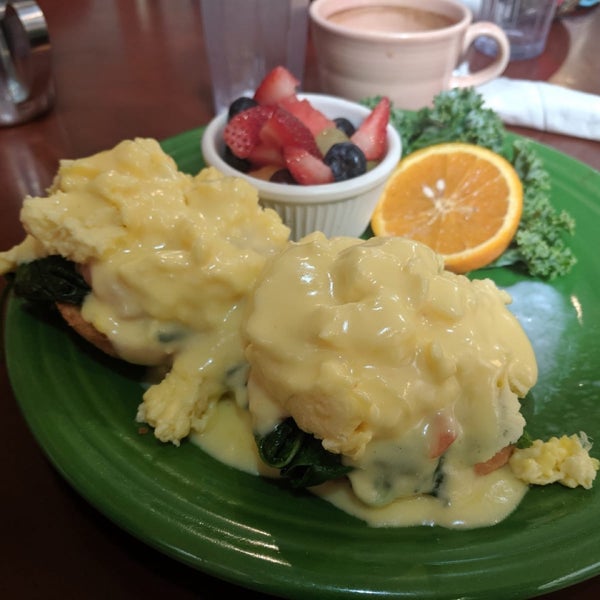 Photo taken at Mama&#39;s Cafe, Bakery by Lizy on 8/24/2019