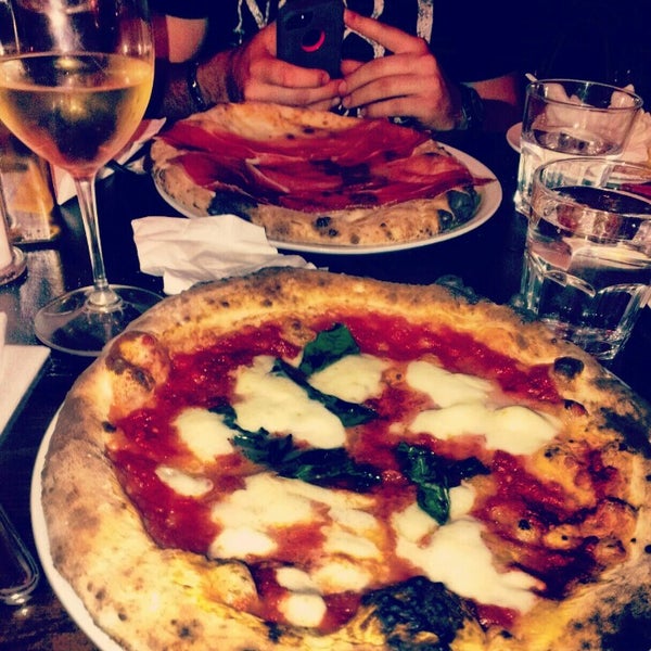 Снимок сделан в Pizza e Pazzi пользователем Shelsey Q. 1/5/2013