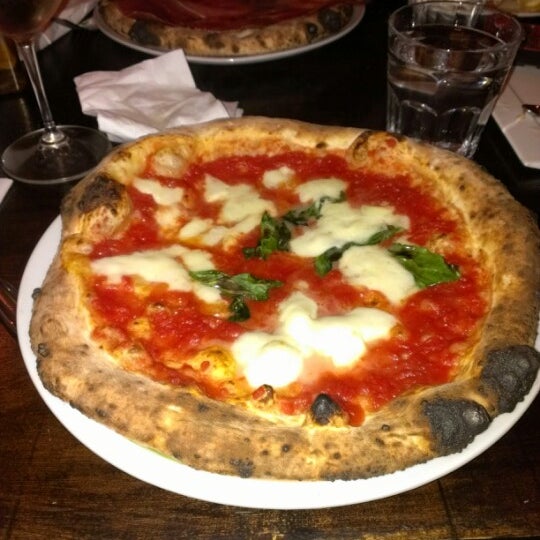 Photo taken at Pizza e Pazzi by Shelsey Q. on 1/5/2013
