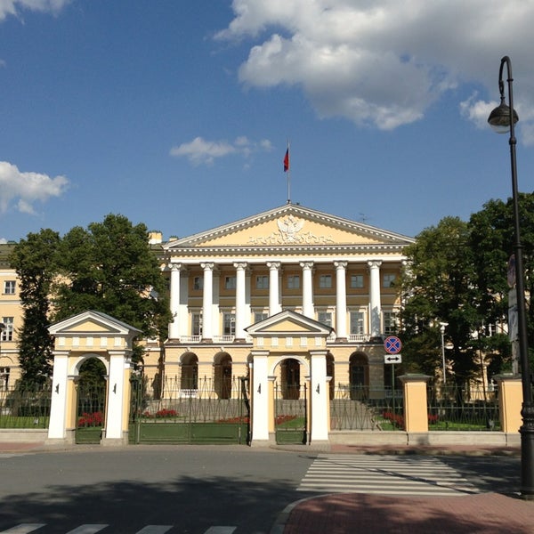 Парк у смольного