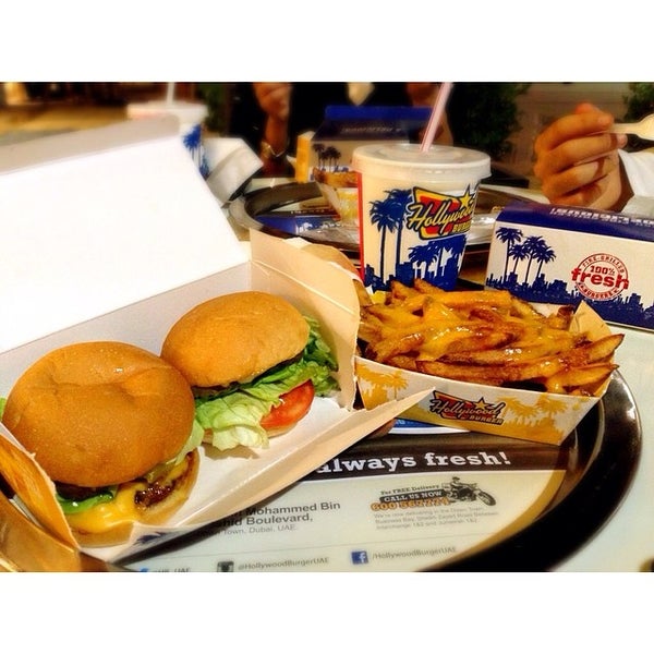 Foto tirada no(a) Hollywood Burger هوليوود برجر por Aisha A. em 3/7/2014