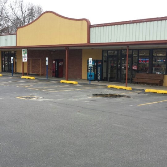 Randy's Market Benld N hardroad