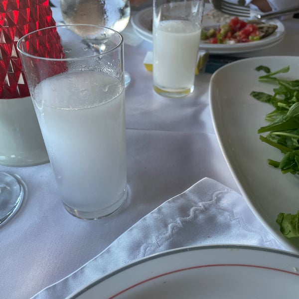 Das Foto wurde bei Sofram Balık Restaurant von Nur1983 am 6/19/2022 aufgenommen