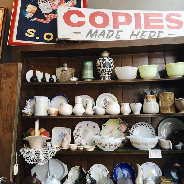 Stray Dog Antiques Galería de arte en Downtown Charleston