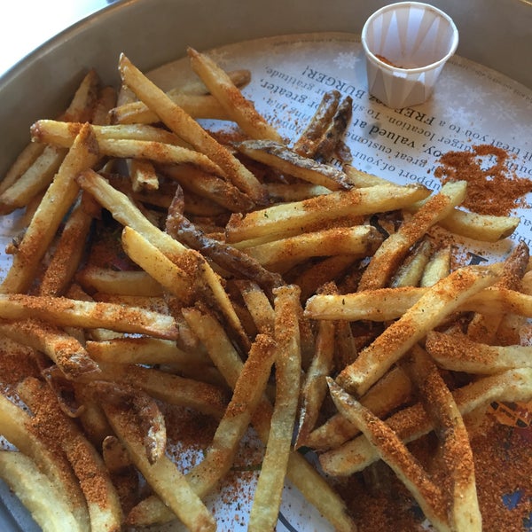 Great, fresh burgers and fries. Try the california seasoning on the fries!