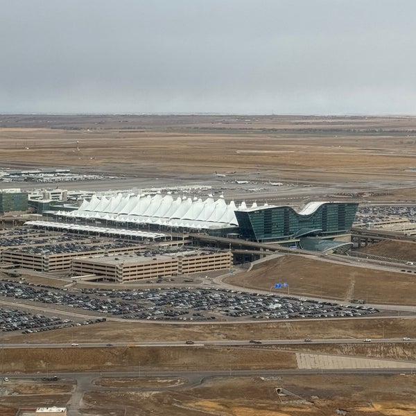 Foto tirada no(a) Aeroporto Internacional de Denver (DEN) por Michael G. em 12/24/2023