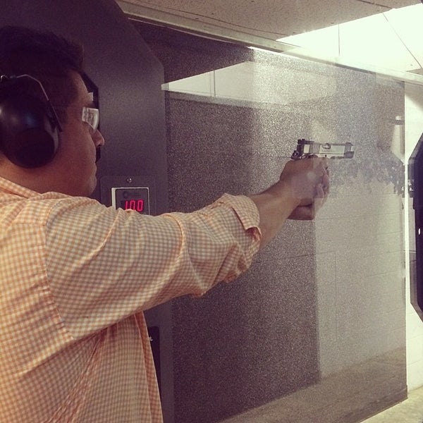Foto scattata a DFW Gun Range and Training Center da Ramir C. il 4/22/2014